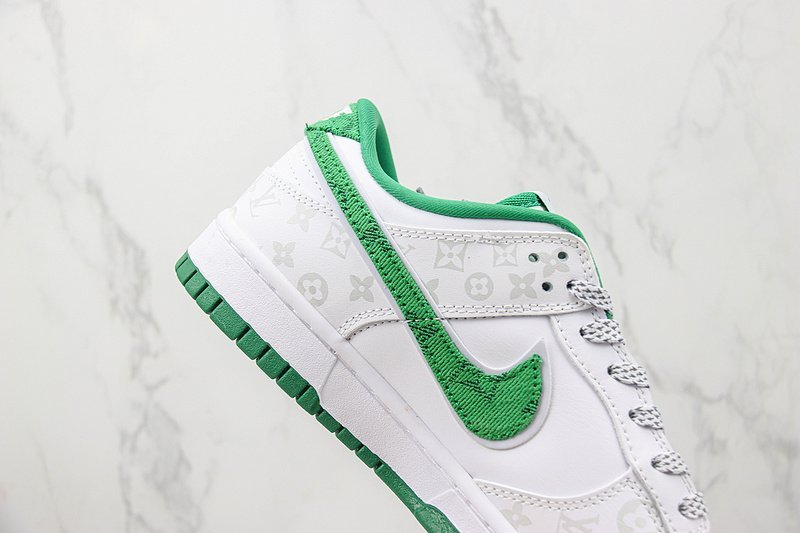 Louis Vuitton x Nike Dunk Low "White/Green/Grey Monogram" фото № 3
