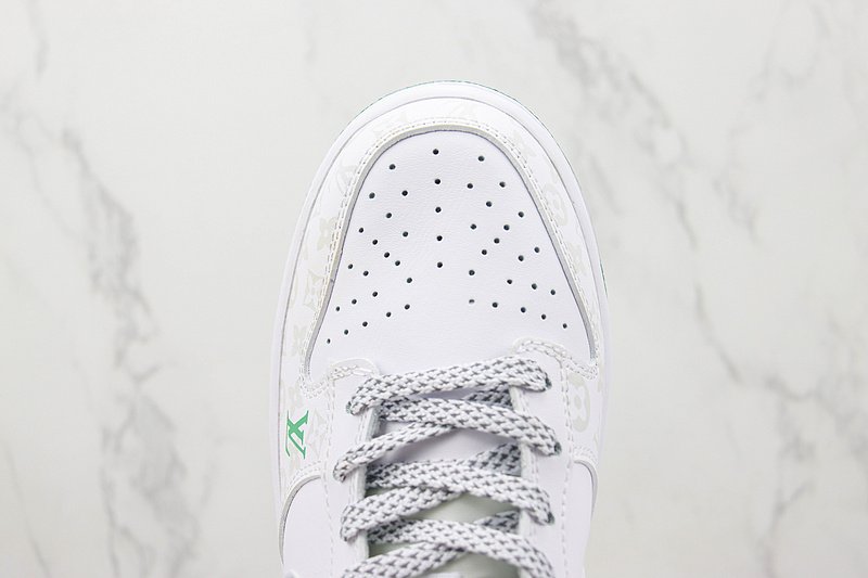 Louis Vuitton x Nike Dunk Low "White/Green/Grey Monogram" фото № 4