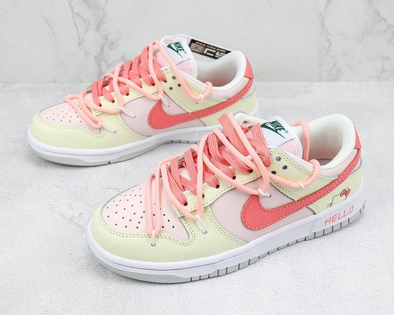 Nike Dunk Low "Hello Kitty" фото № 5