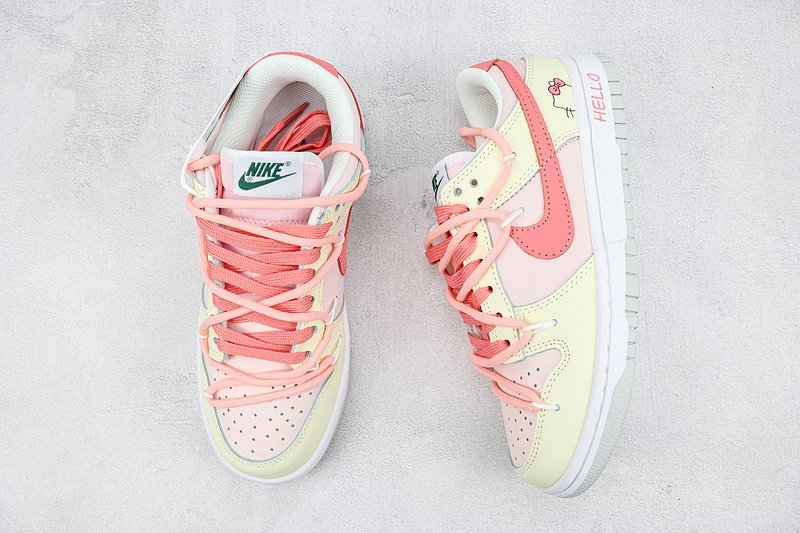 Nike Dunk Low "Hello Kitty" фото № 6