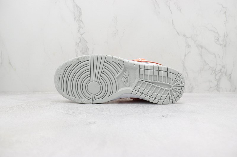 Nike Dunk Low "Hello Kitty" фото № 8