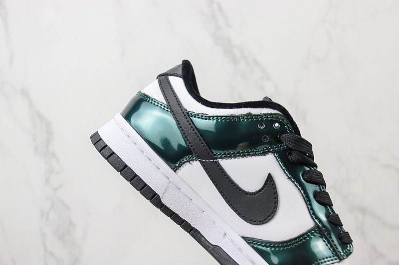 Nike Dunk Low "White/Lucent Green/Black" фото № 3