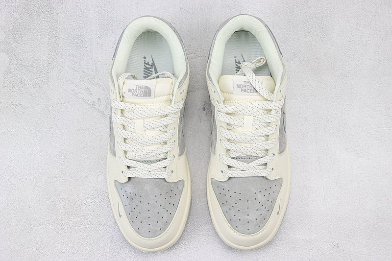 The North Face x Nike Dunk Low "Wolf Grey/Cream/Mini Swoosh" фото № 7