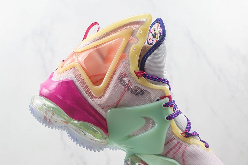 Nike LeBron 19 EP "Valentine’s Day" фото № 4