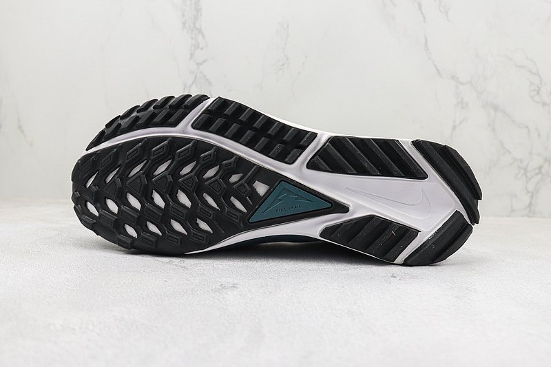 Nike React Pegasus Trail 4 GORE-TEX "Light Bone Cargo Khaki" фото № 8