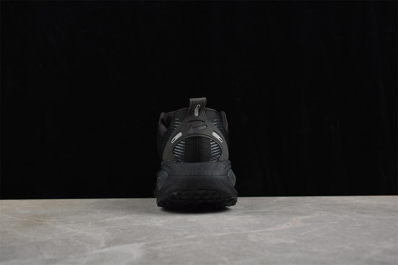 Nike Vomero 18 "Triple Black" фото № 5