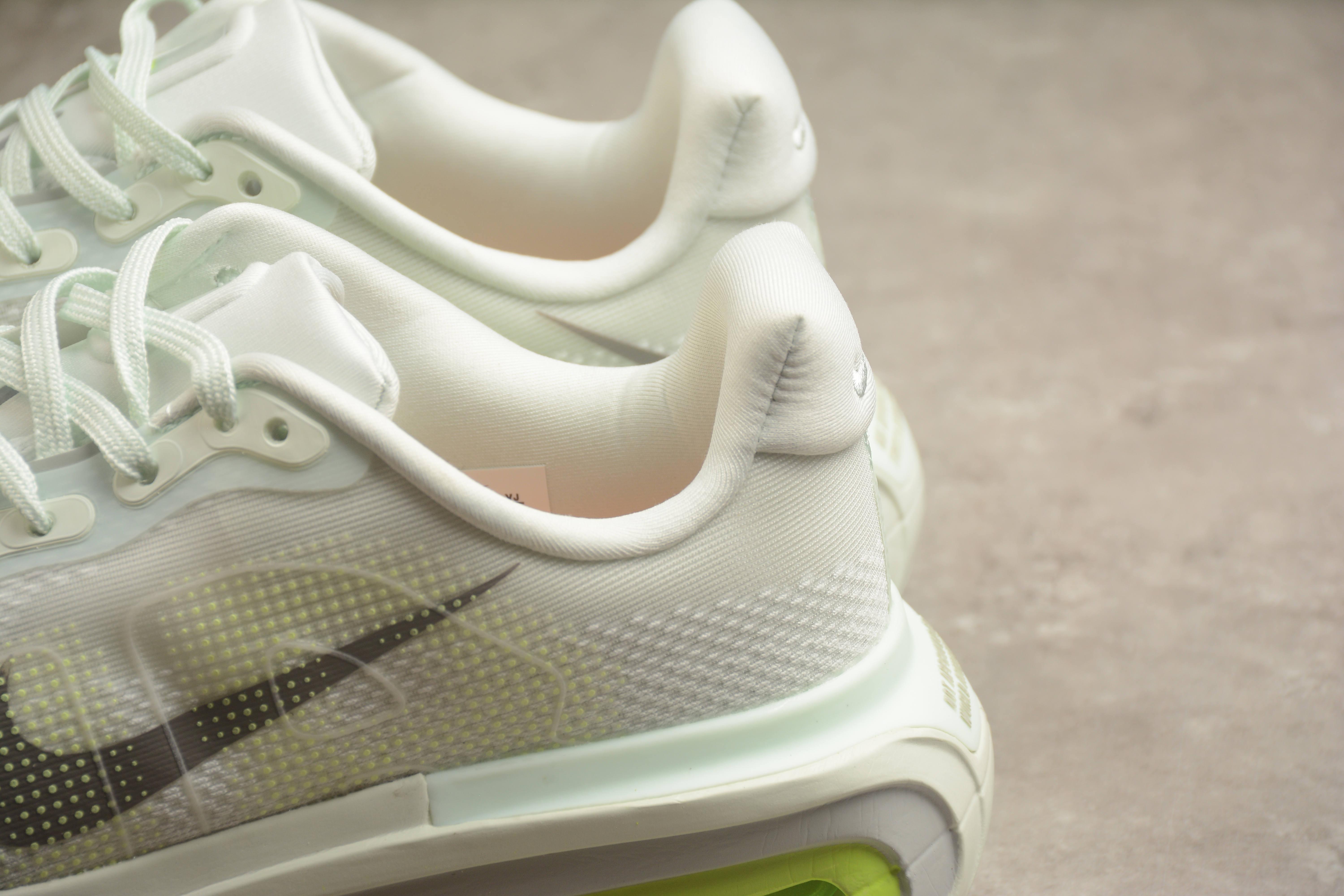 Nike Vomero Premium "Coconut Milk/Alabaster" фото № 6