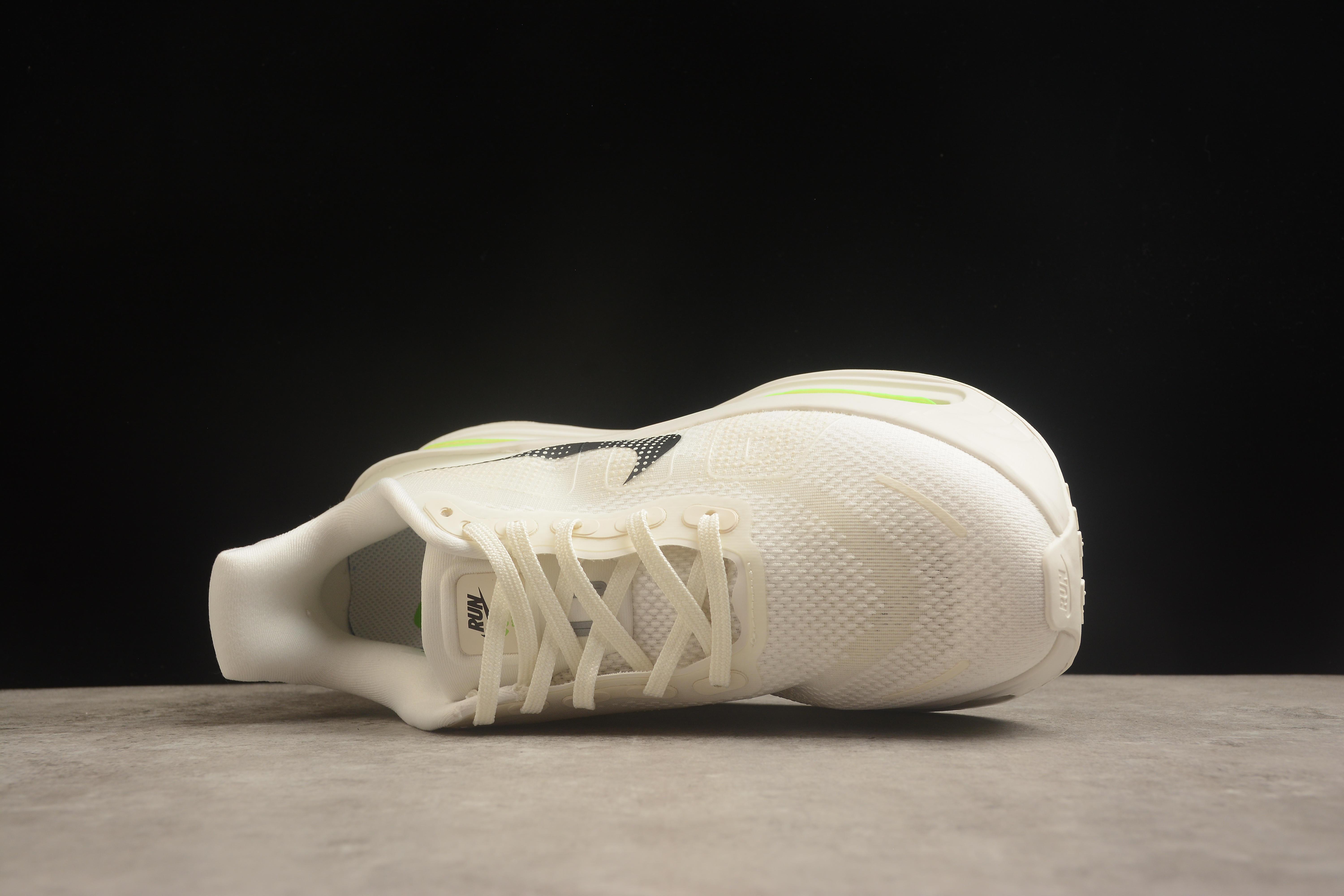 Nike Vomero Premium "Sail/Light Bone/Cream" фото № 8
