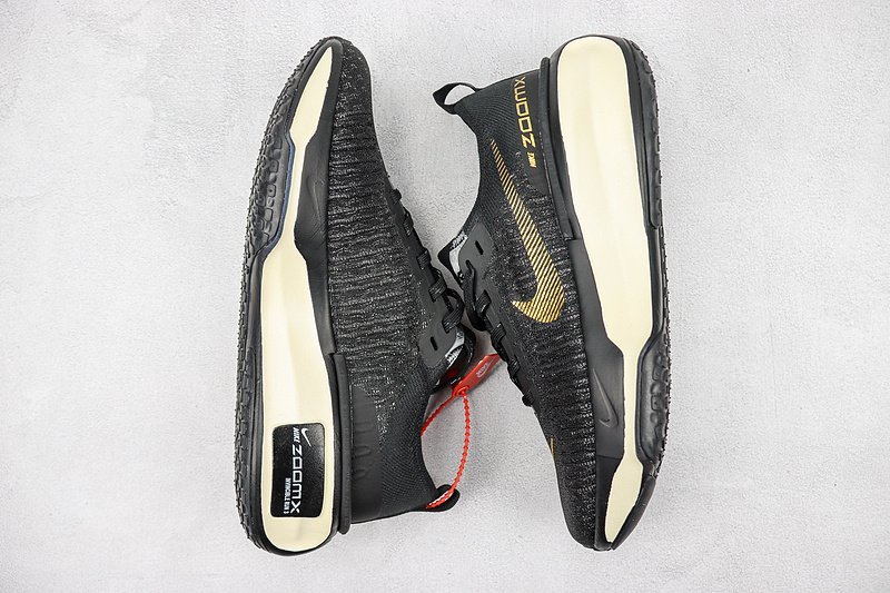 Nike ZoomX Invincible Run Flyknit 3 "Black/Gold" фото № 7
