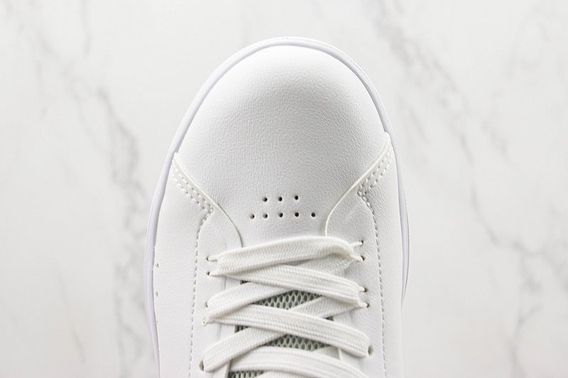 On х The Roger Clubhouse "White" фото № 3