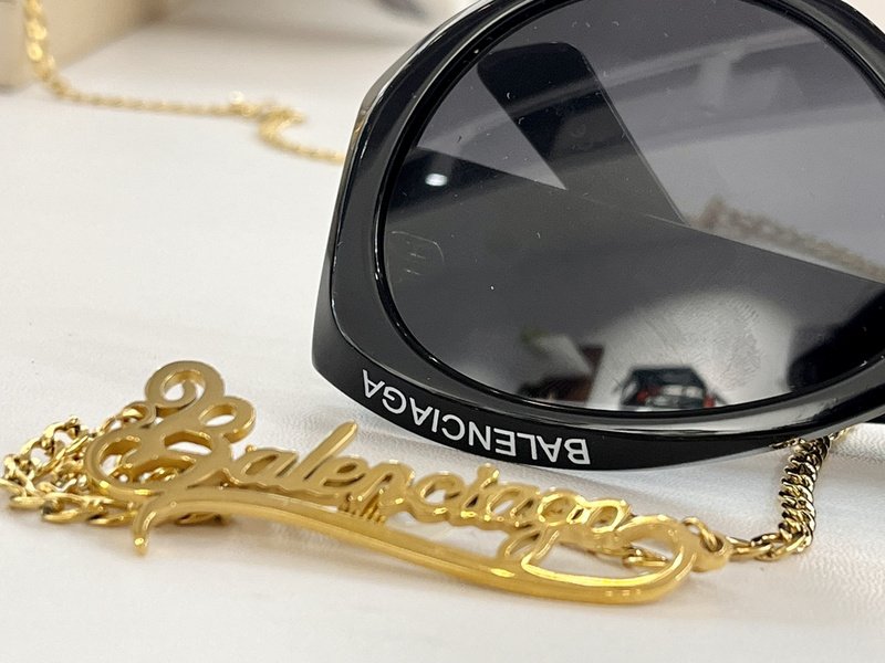Солнцезащитные очки Balenciaga Round Shaped And One Side Inscription "Black" фото № 3