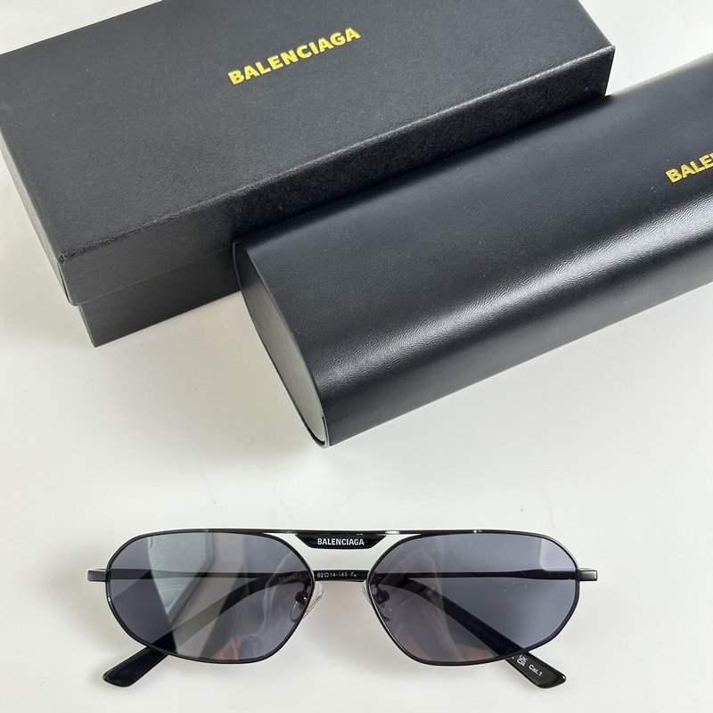 Солнцезащитные очки Balenciaga Thin Temples And Logo Middle Inscription "Black" фото № 2
