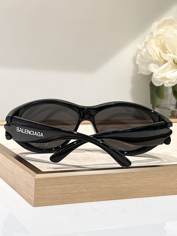 Солнцезащитные очки Balenciaga Temples With Wave "Black" фото № 3