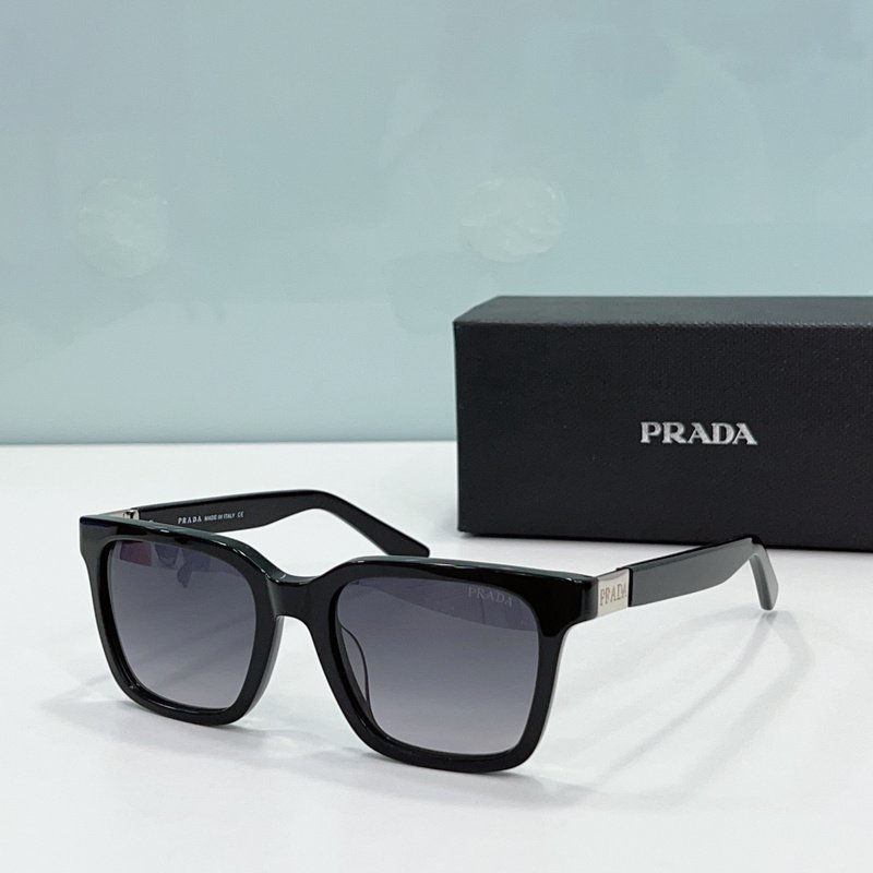 Солнцезащитные очки Prada Frame With Small Gold Rectangle "Black/Gray" фото № 2