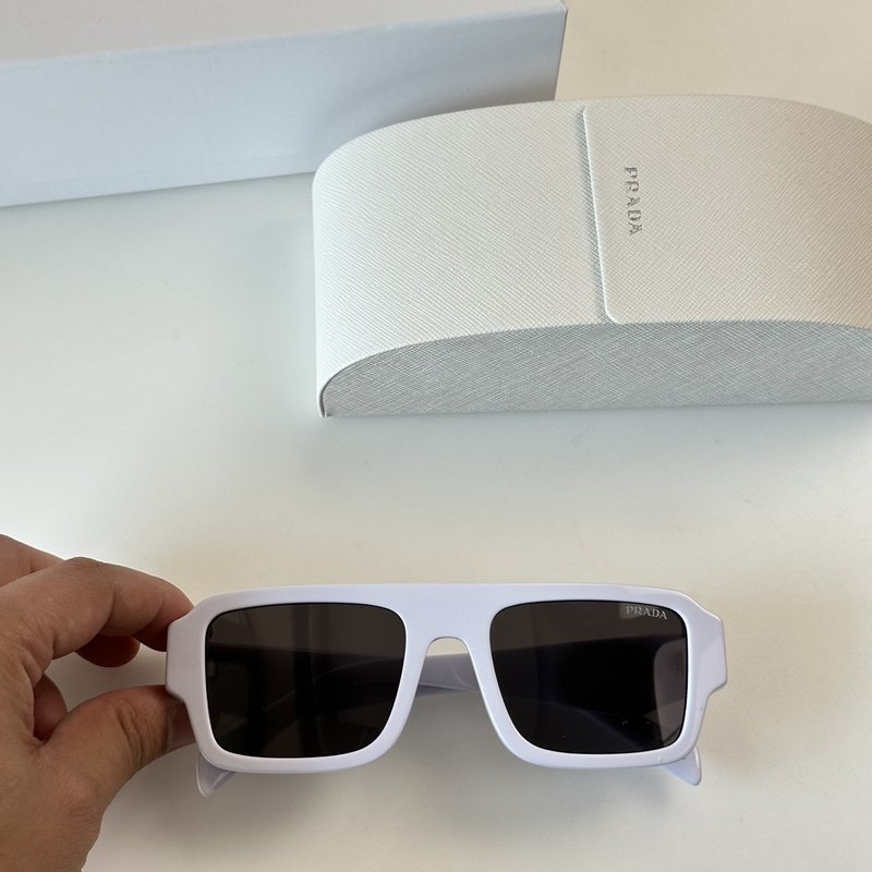 Солнцезащитные очки Prada Small Logo And Wide Line On Bridge Of Nose "White" фото № 2