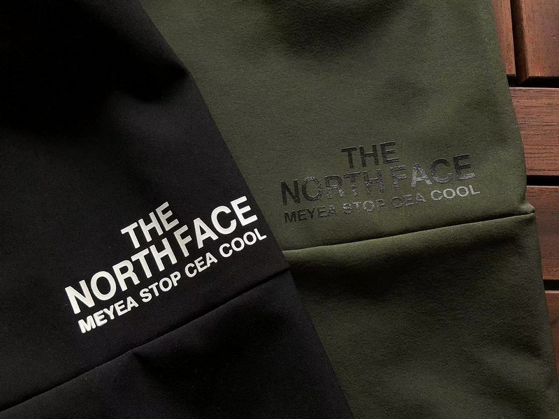 Спортивные штаны The North Face Stripe And Logo On Knees "Khaki" фото № 5