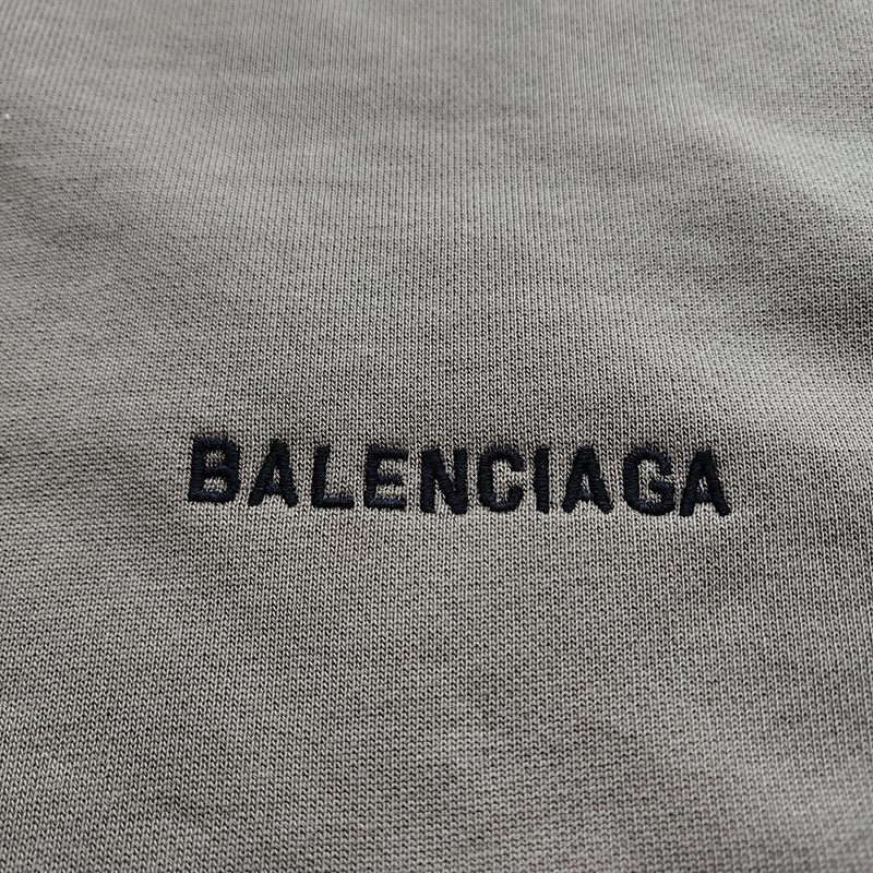 Худи Balenciaga A Small Inscription Of The Brand Name "Gray" фото № 4