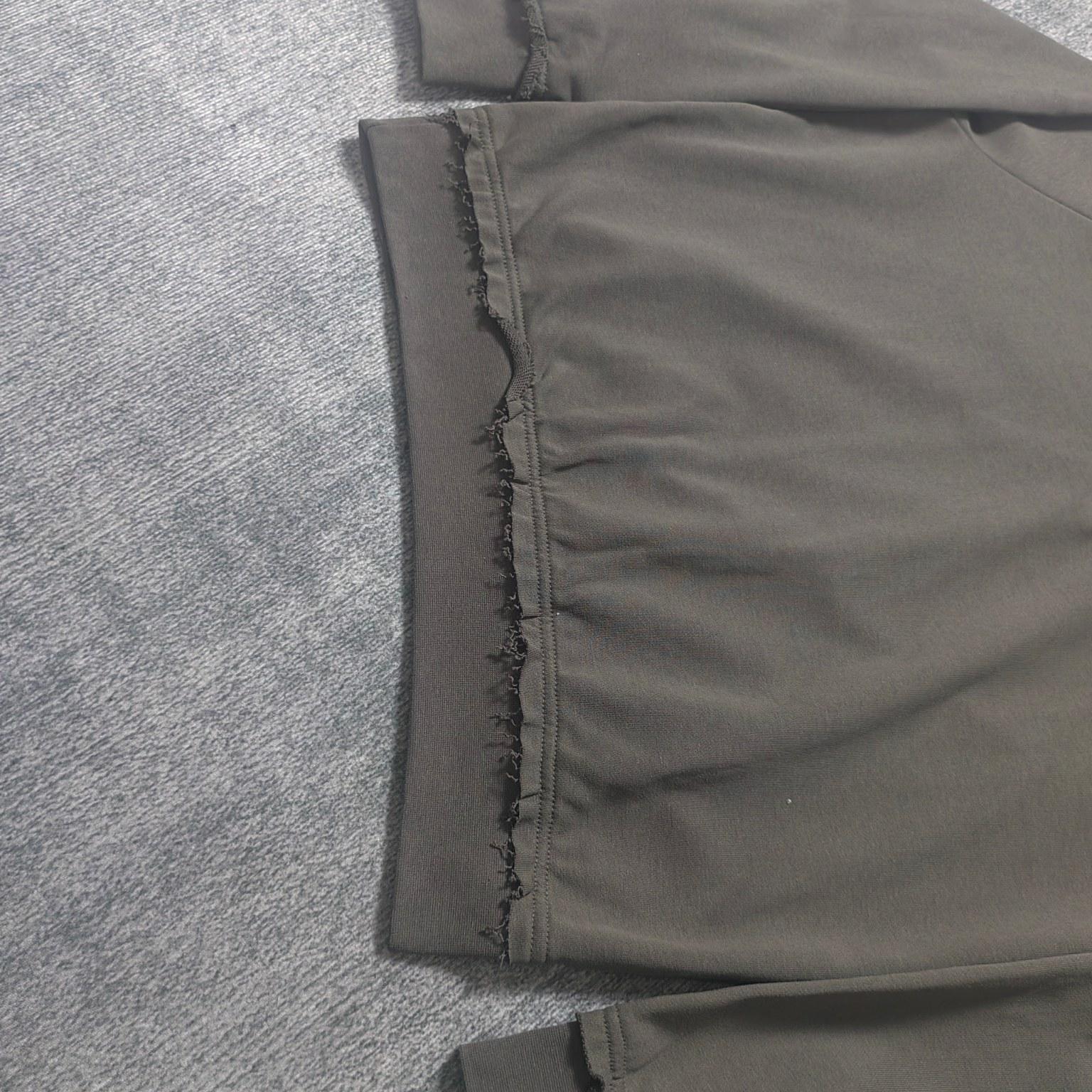 Свитшот Miu Miu Frontside Left Round Logotype Miu Miu "Black" фото № 6