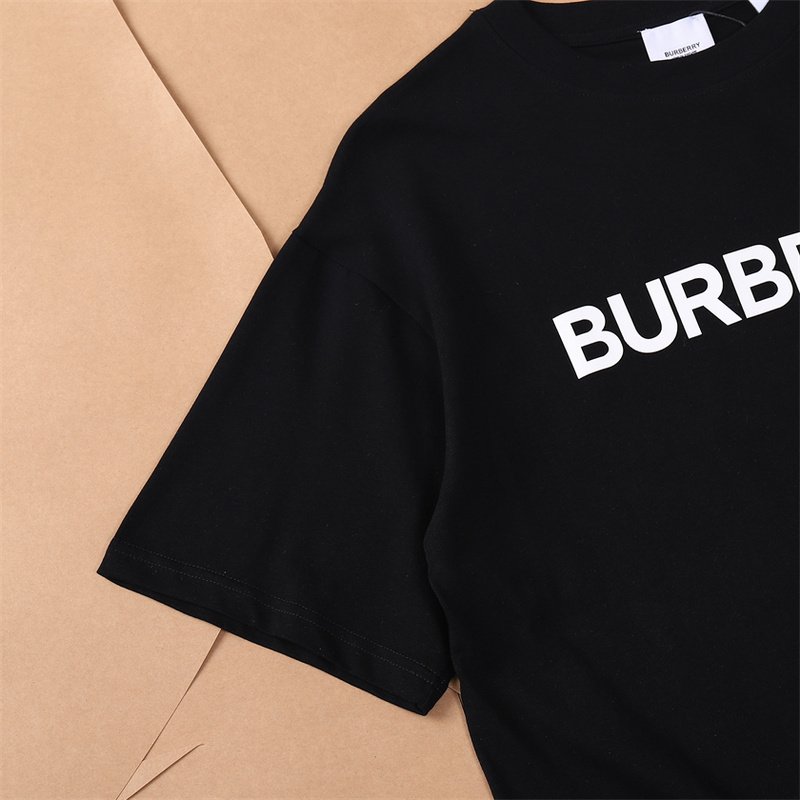 Футболка Burberry Plain With Front Logo Inscription "Black" фото № 4
