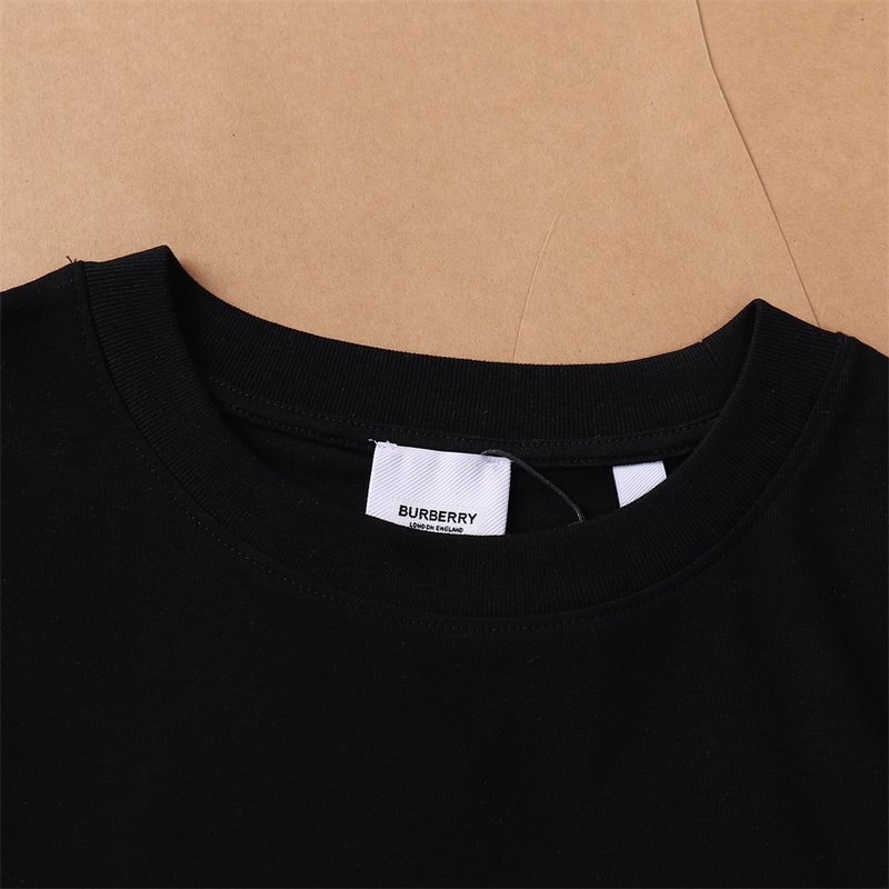 Футболка Burberry Plain With Front Logo Inscription "Black" фото № 3