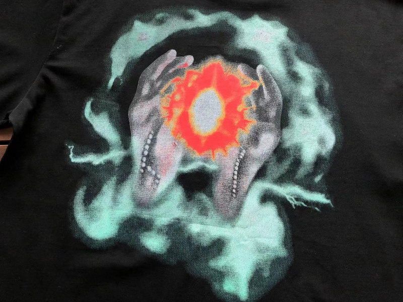 Футболка Cactus Jack Merch Hands With Flaming Ball In Fog "Black" фото № 4