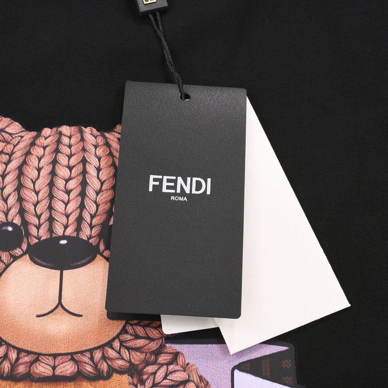 Футболка Fendi Bear Peeking Out Of Bag "Black" фото № 2