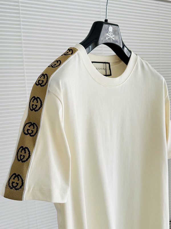 Футболка Gucci With A Logo Stripe On The Sleeves "Cream" фото № 2
