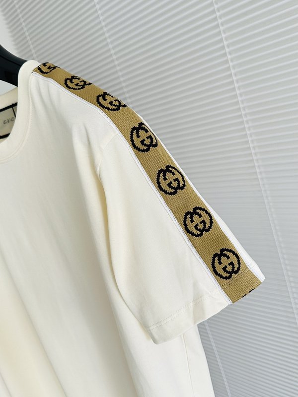 Футболка Gucci With A Logo Stripe On The Sleeves "Cream" фото № 3