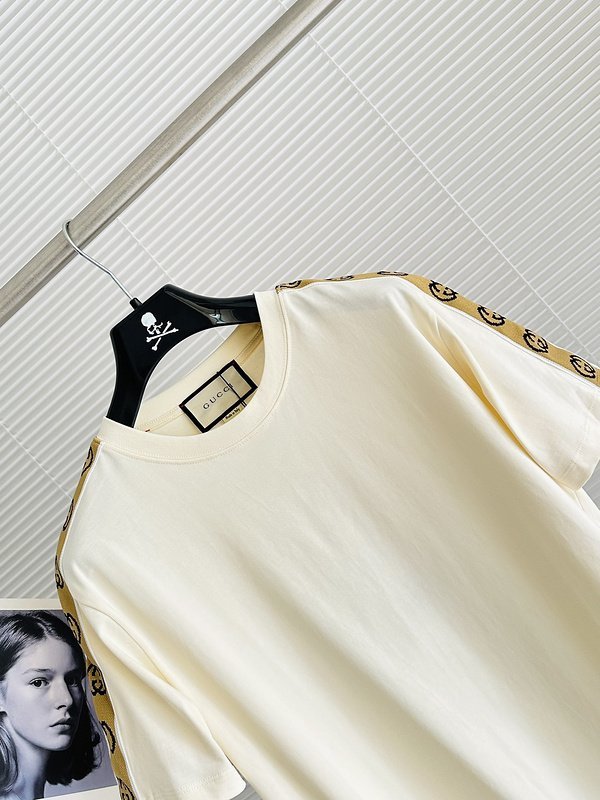 Футболка Gucci With A Logo Stripe On The Sleeves "Cream" фото № 4