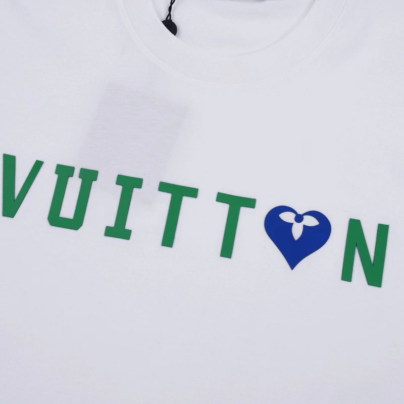 Футболка Louis Vuitton With A Blue Heart In The Logo "White" фото № 3