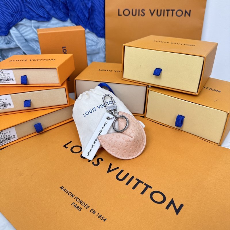 Брелок Louis Vuitton Shaped Like Ears "Cream" фото № 8