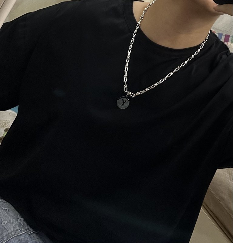 Подвеска Louis Vuitton Decorated Symbols And Logo - Logo Inside Circle "Silver" фото № 8