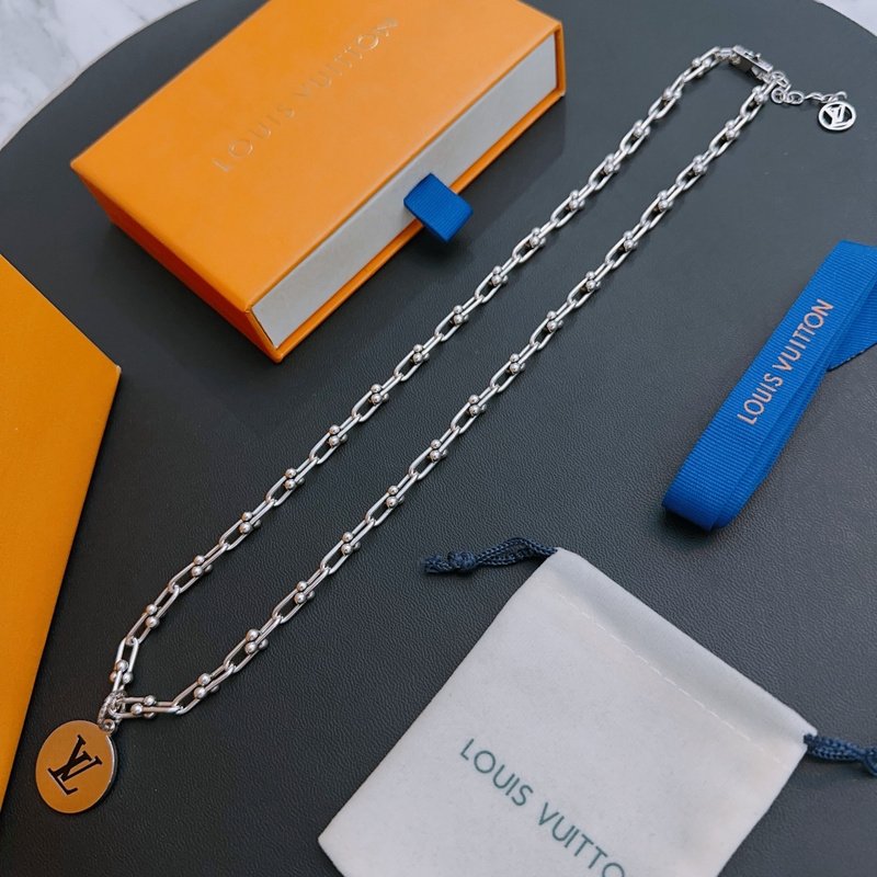 Подвеска Louis Vuitton Decorated Symbols And Logo - Logo Inside Circle "Silver" фото № 5