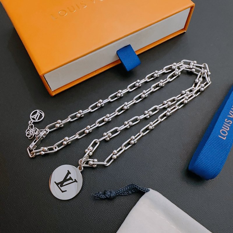 Подвеска Louis Vuitton Decorated Symbols And Logo - Logo Inside Circle "Silver" фото № 4