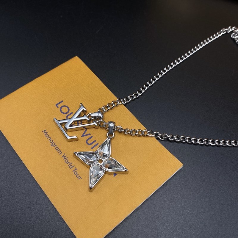 Подвеска Louis Vuitton Logo And Flower "Silver" фото № 5