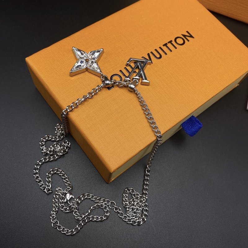 Подвеска Louis Vuitton Logo And Flower "Silver" фото № 3