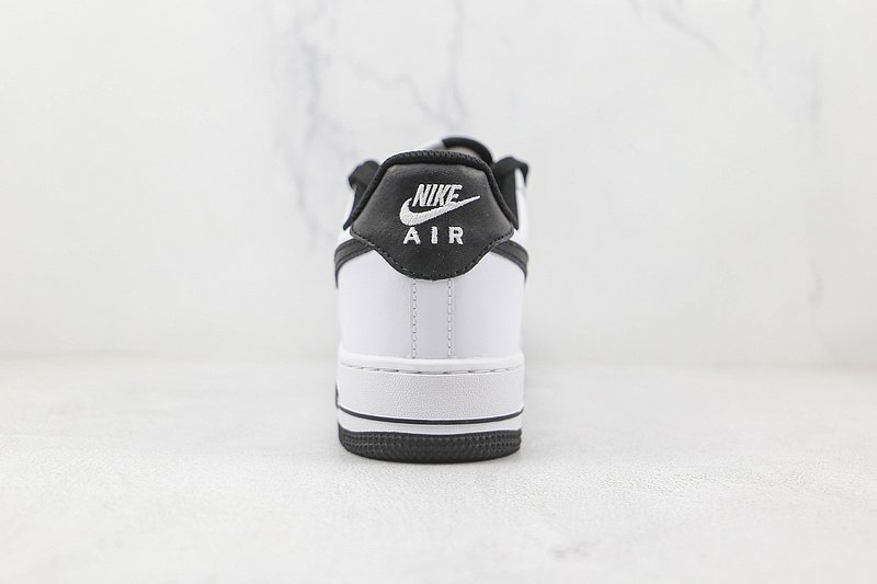 Nike Air Force 1 07 "White/Black" фото № 9