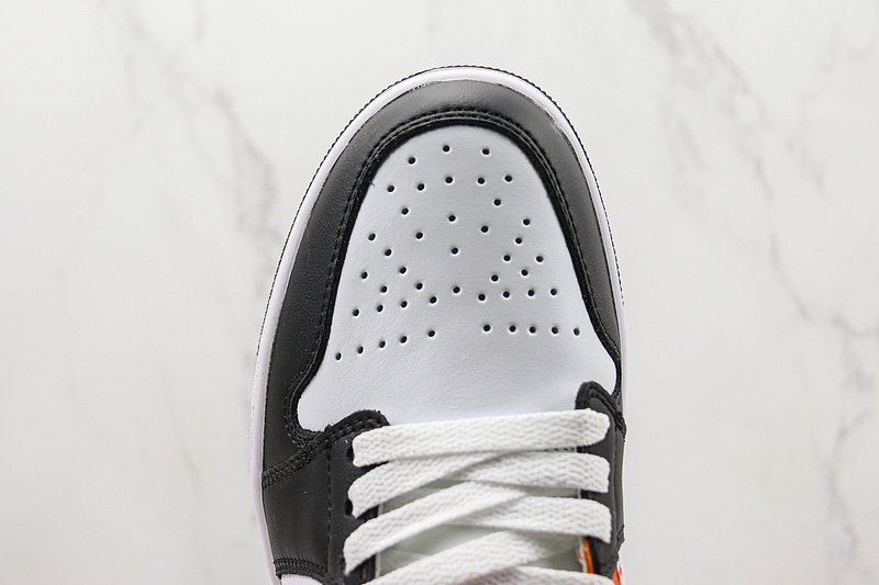 Air Jordan 1 Low "Flaming Swoosh" фото № 3