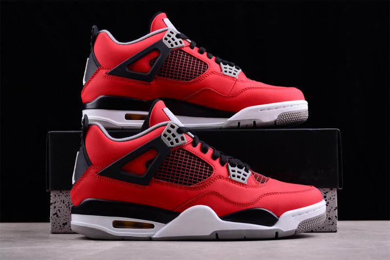 Air Jordan 4 Retro "Toro Bravo" фото № 9