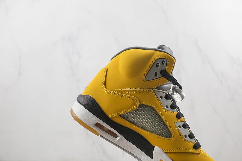 Air Jordan 5 Retro SP "Michigan" фото № 4