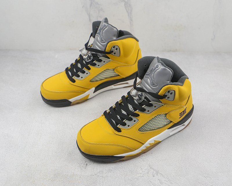 Air Jordan 5 Retro SP "Michigan" фото № 5