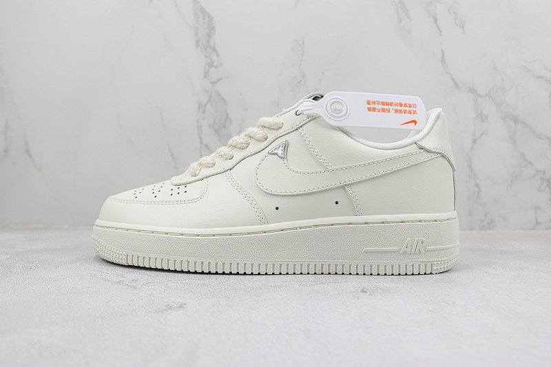 Nike Air Force 1 Low "White/Chromium Swoosh" фото № 2