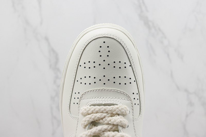 Nike Air Force 1 Low "White/Chromium Swoosh" фото № 4