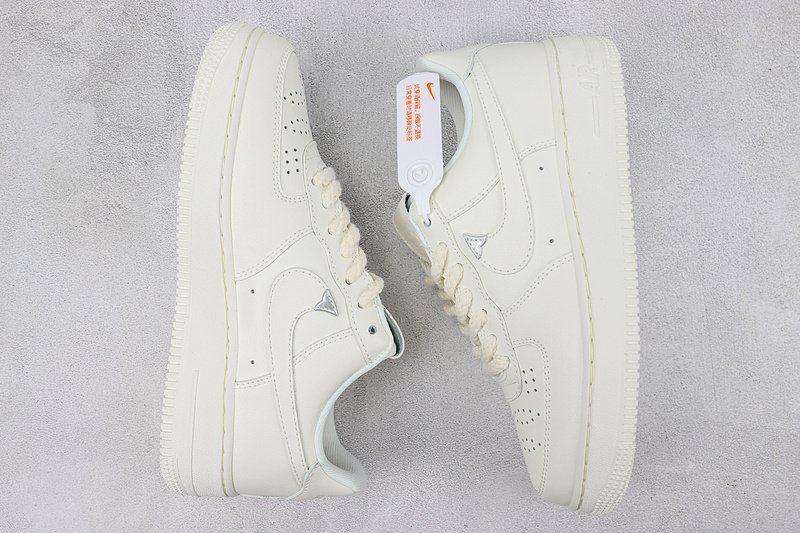 Nike Air Force 1 Low "White/Chromium Swoosh" фото № 6