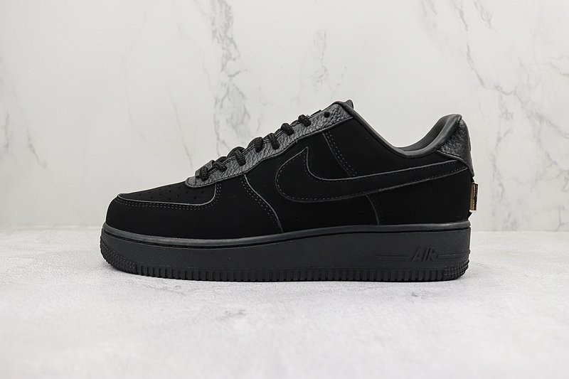 Tiffany & Co. x Nike Air Force 1 Low "Triple Black" фото № 2