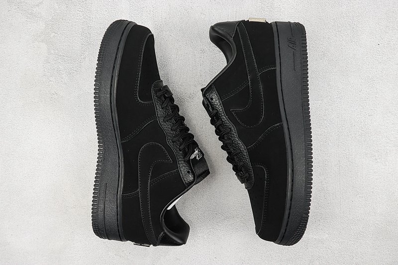 Tiffany & Co. x Nike Air Force 1 Low "Triple Black" фото № 6