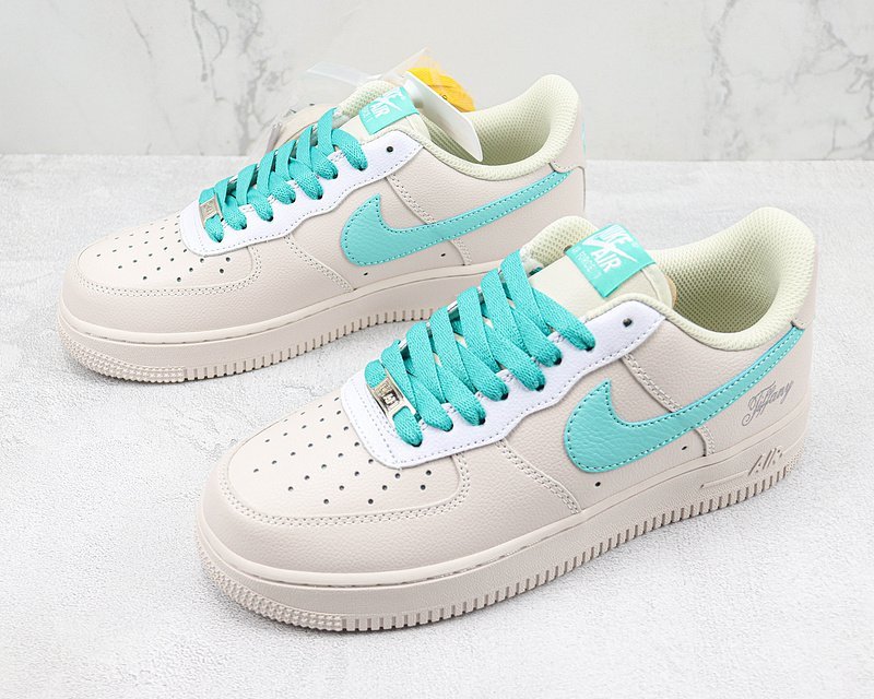 Tiffany Co. x Nike Air Force 1 Low "Friends and Family" фото № 5