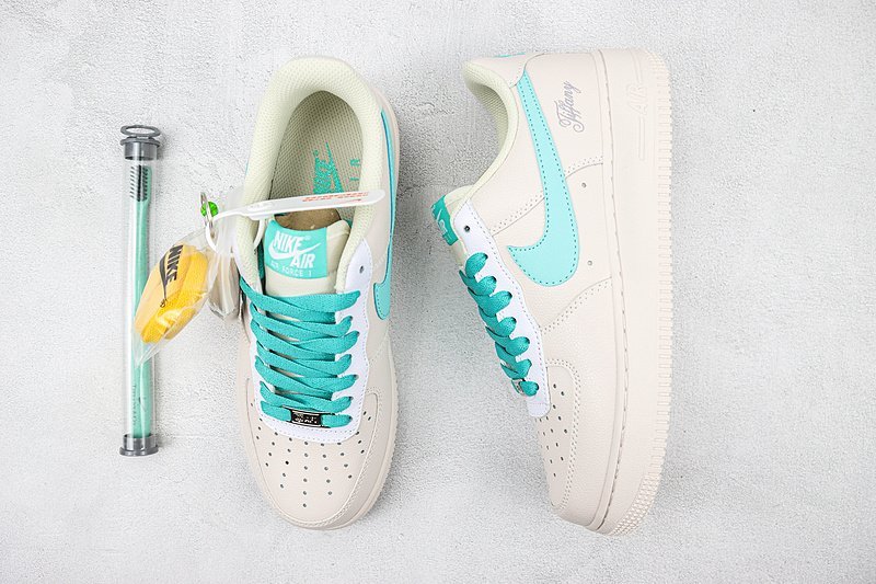 Tiffany Co. x Nike Air Force 1 Low "Friends and Family" фото № 7