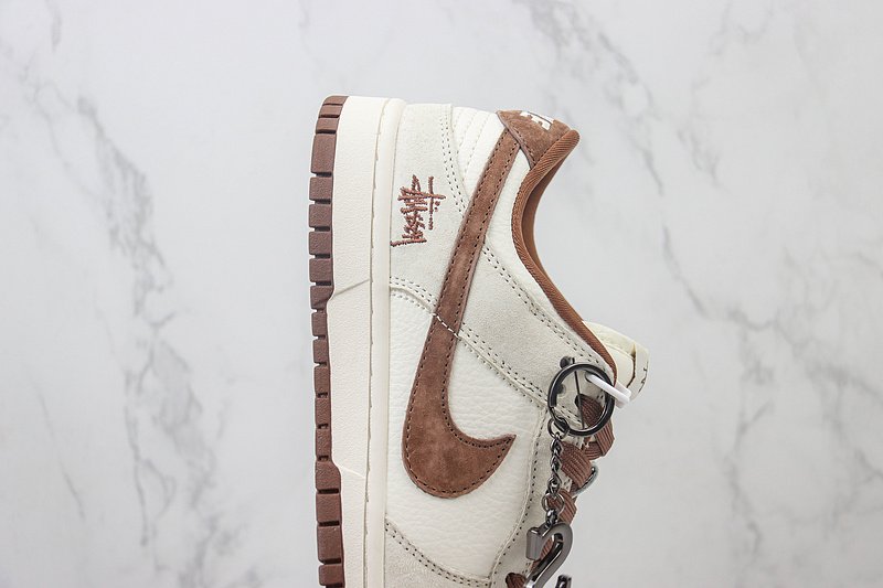 Stussy x Nike Dunk Low "Plum/Coconut Milk" фото № 3