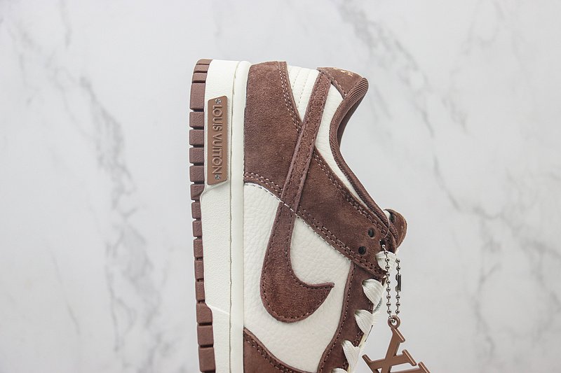 Louis Vuitton x Nike Dunk Low "Callie Brown/Cream White" фото № 3